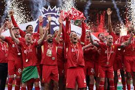 Liverpool player lifting Premier League Trophy